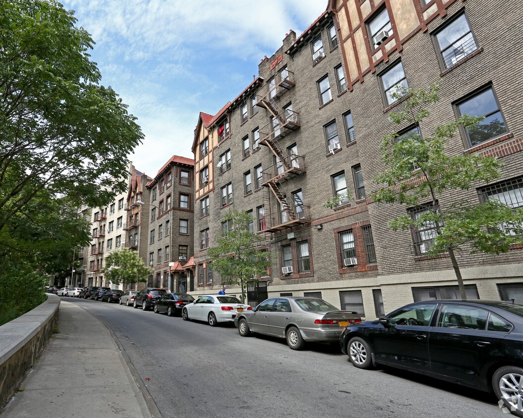 Building Photo - Hilltop Manhattan