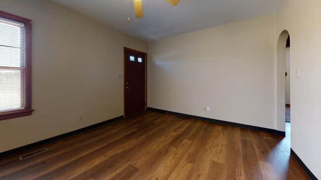 Building Photo - 2 Bedroom, 1 Bathroom House w/Unfinished B...