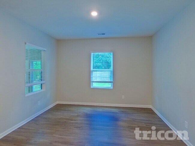 Foto del edificio - 225 Sinclair Way