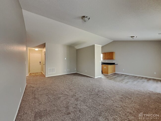 Building Photo - 2220 Lakecrest Dr