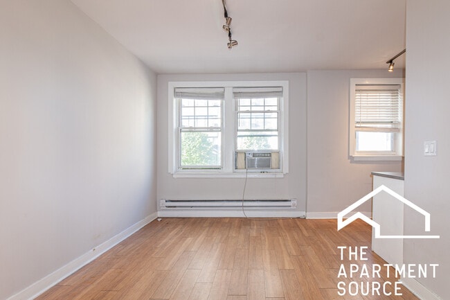 Building Photo - 511 W Belmont Ave