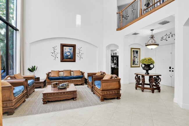 Foto del edificio - 10703 Versailles Blvd