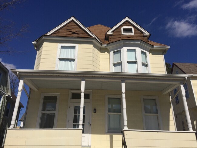 Building Photo - 504 E 41st St