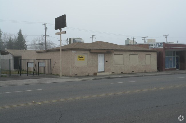 Foto del edificio - 3030 E Olive Ave