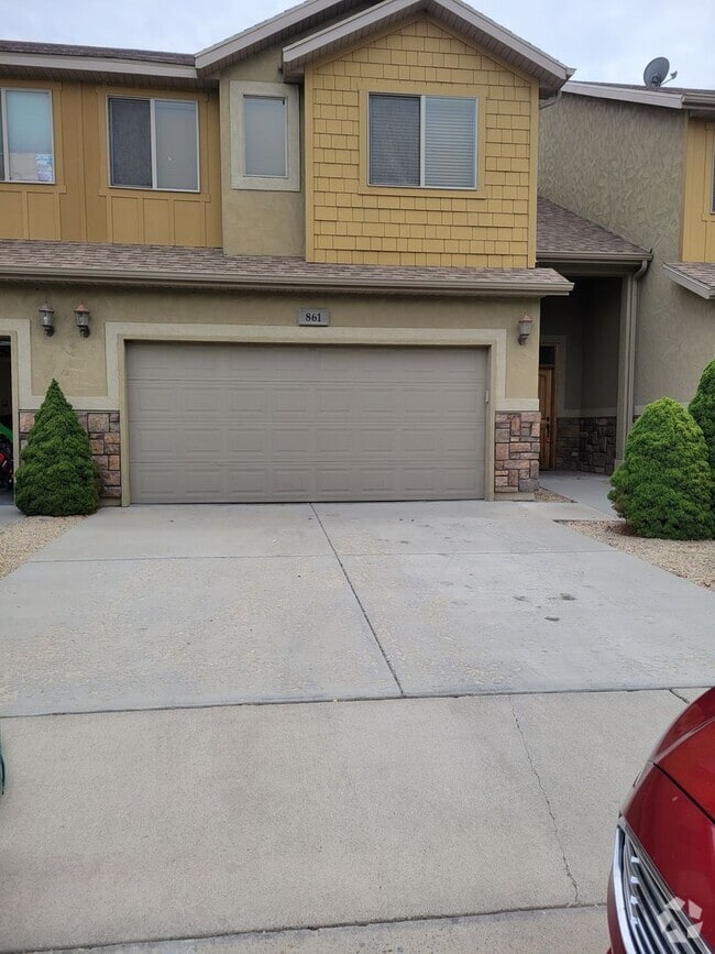 Building Photo - 861 S Pheasant Run Dr
