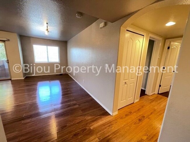 Building Photo - 6735 Delmonico Dr