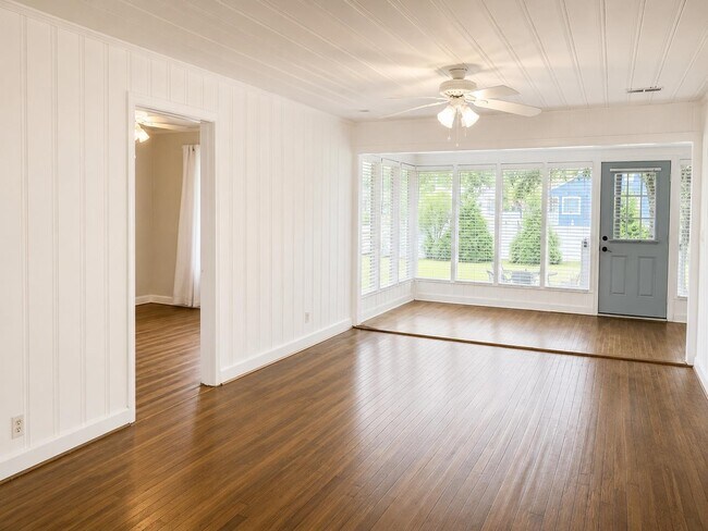 Building Photo - 117 Zoe Ct