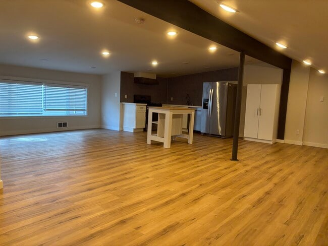 Building Photo - 2505 NE 140th St