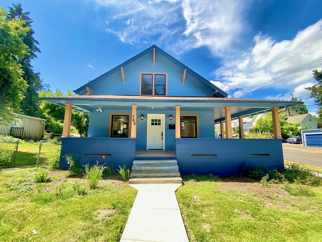 Primary Photo - 702-712 12th St