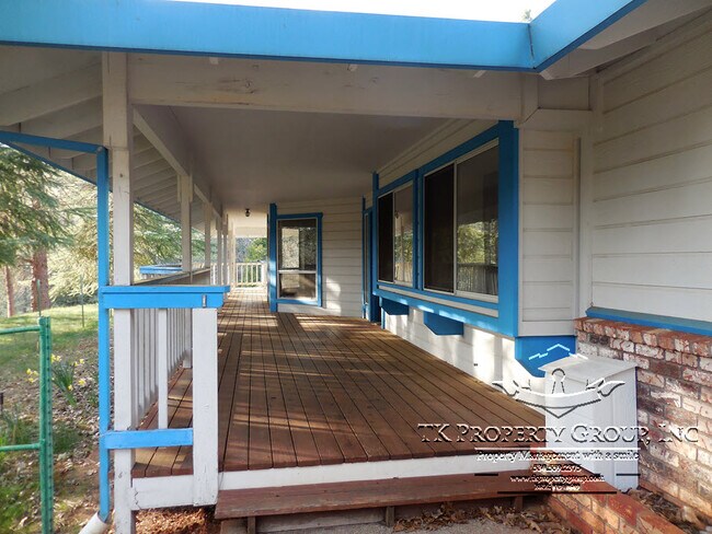 Building Photo - 16573 Auburn Rd