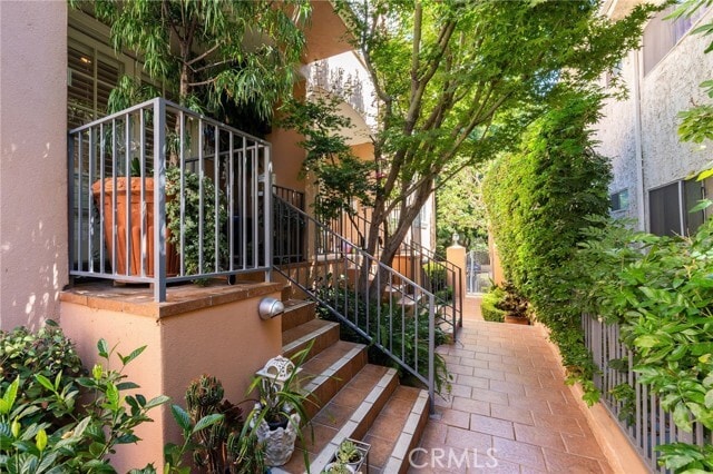 Building Photo - 1827 Barry Ave