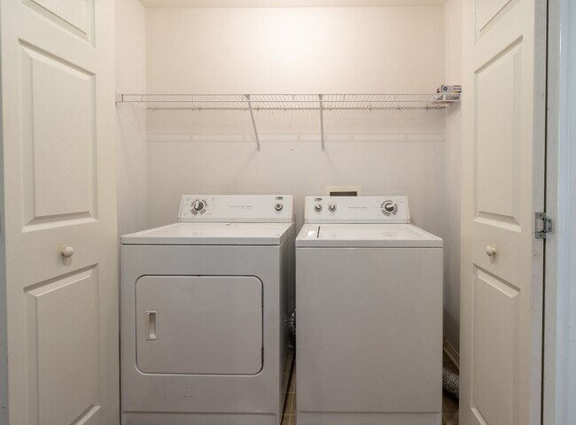 Building Photo - LE - 150 Scholars C