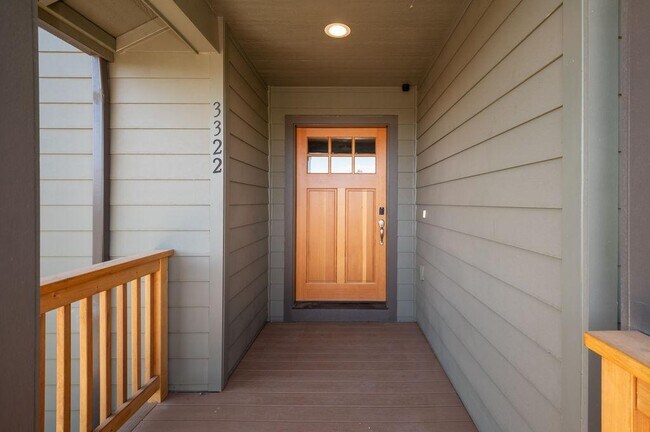 Foto del edificio - 3322 NW Birch Ave
