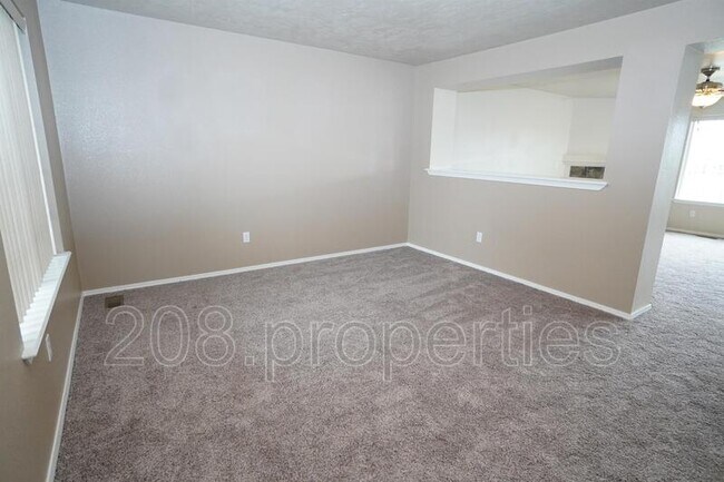 Building Photo - 1556 Gold St