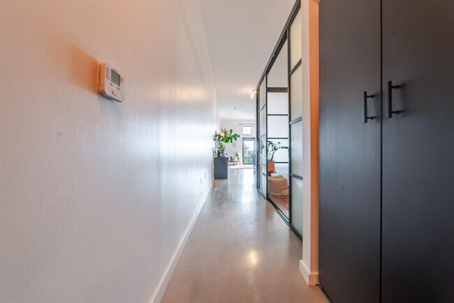 Foto del edificio - 2235 E 6th St