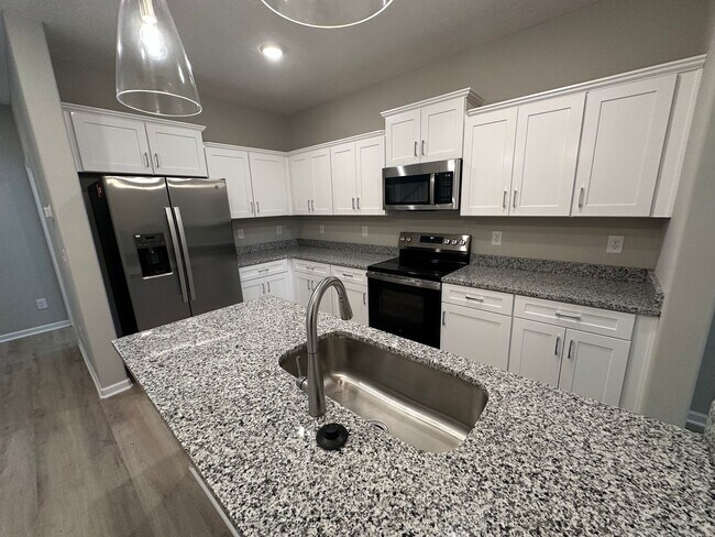 Foto del edificio - Brand New Townhome In Shelbyville - MOVE IN SPECIAL!!