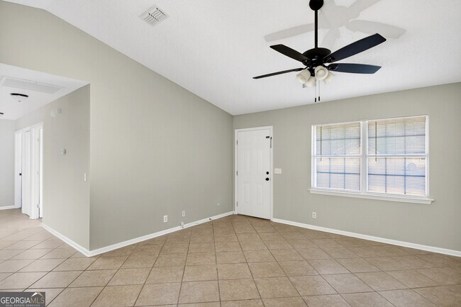 Building Photo - 107 Navajo Ct