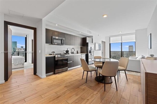 Foto del edificio - 398 NE 5th St