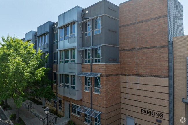 Alternar - The Lofts at College Park