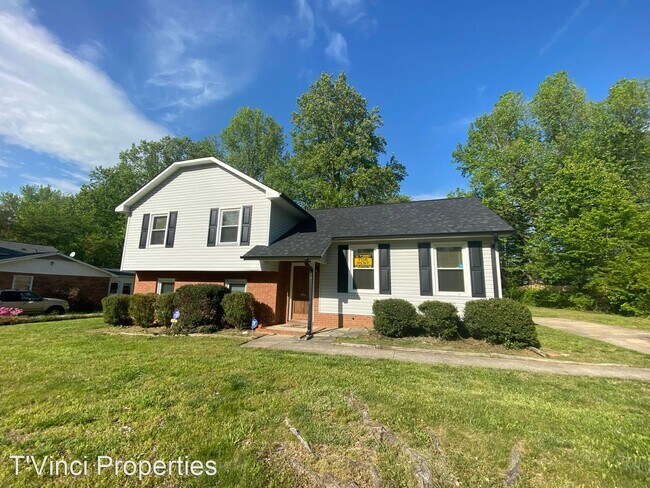 Building Photo - 4 br, 2.5 bath House - 313 Lakeside Drive