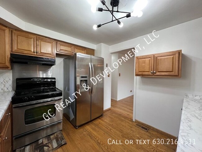 Foto del edificio - ***SCHAUMBURG DUPLEX / 2BDRM - 2BTH / SS A...