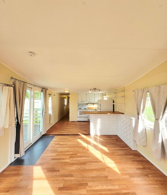 Building Photo - 2 Bed, 1 Bath - Move-In Ready in Cape George with Water Glimpses For Rent!