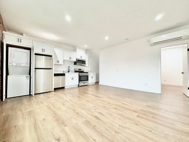 Foto del edificio - 2165 W Washington Blvd