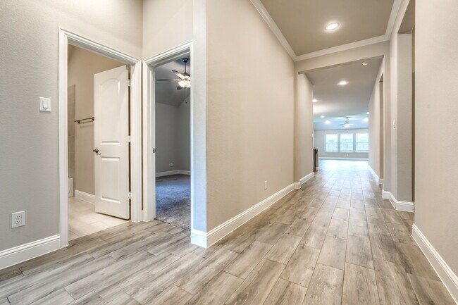 Foto del edificio - 580 Bradley Dr