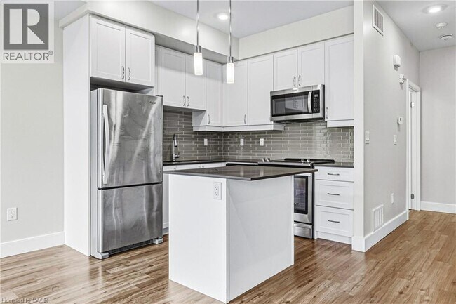 Building Photo - 2061 Prospect St