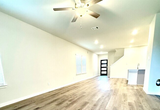 Building Photo - 32919 Silver Mdw Wy