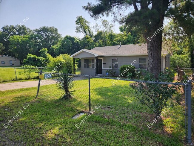 Building Photo - 4222 Sunset Dr