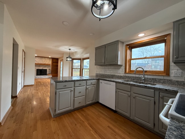 Building Photo - 10255 Cedarwood Dr