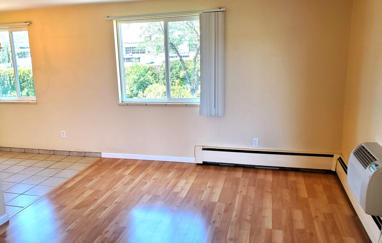 Foto principal - 918 S Logan St