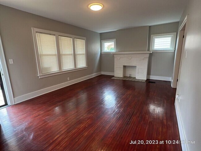 Building Photo - West Side 2 BR Double