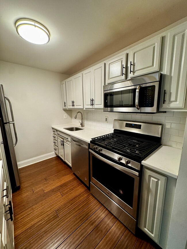 Building Photo - 130 Bradhurst Ave.