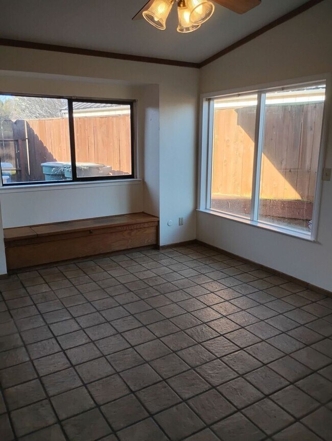 Building Photo - 3420 La Jolla Way