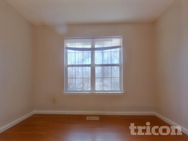 Building Photo - 5085 Forest View Trail