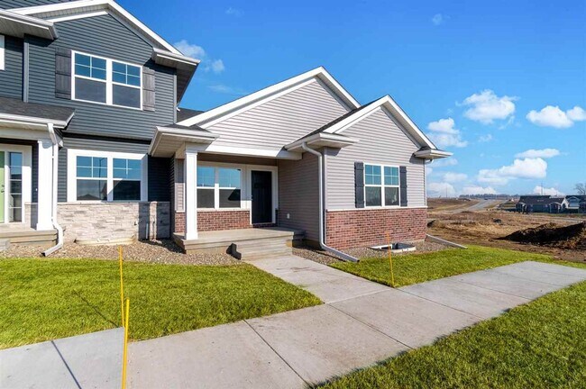 Foto del edificio - 623-627 Catherine Drive