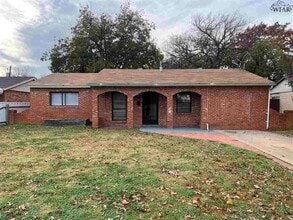 Building Photo - 5026 Lakefront Dr
