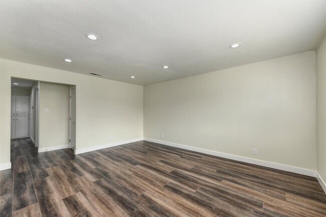 Foto del edificio - Near Mercy Hospital - Remodeled 4 Bdrm, 2 Bath