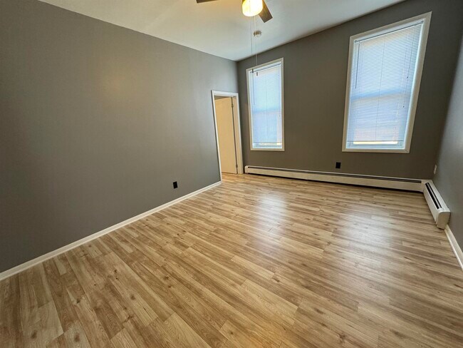 Building Photo - 539 Park Ave