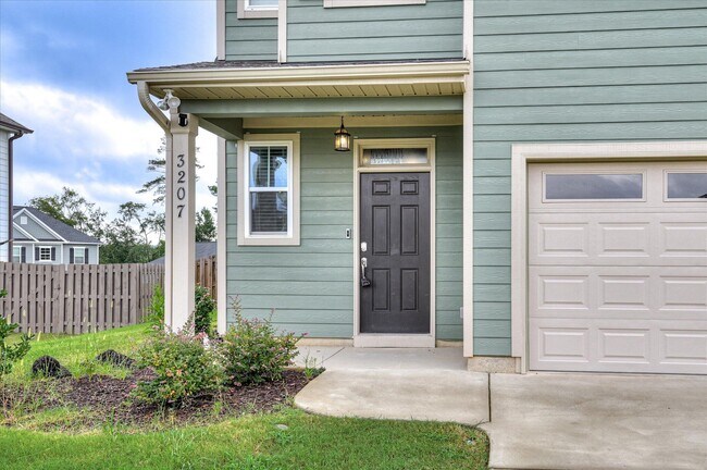 Building Photo - 3207 Wayne Dr