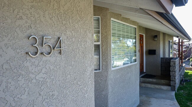 Foto del edificio - Beautifully Remodeled 3 Bed, 2 Bath Home i...