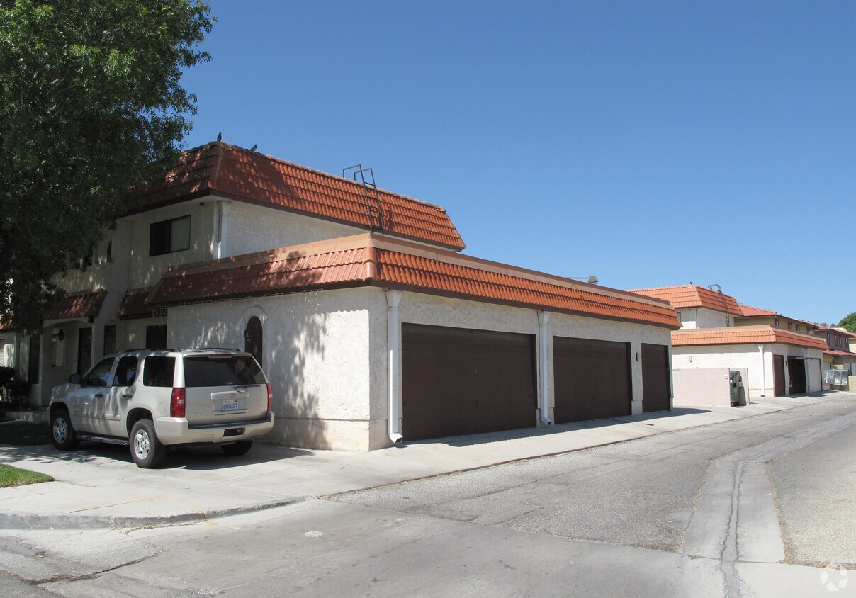 Building Photo - 1711 W Avenue J15