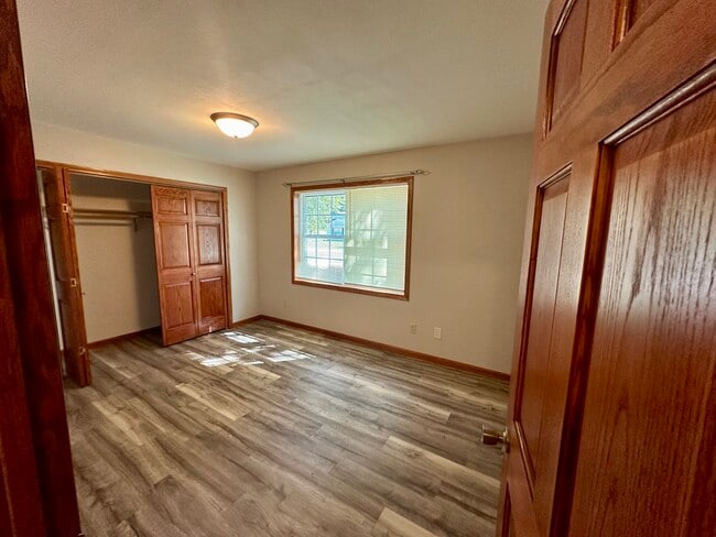 Building Photo - E1599 Raymond Dr