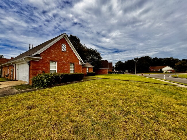 Building Photo - 7365 Fox Hollow Ln