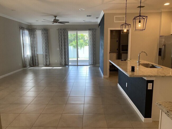 Building Photo - 4052 Tomoka Dr
