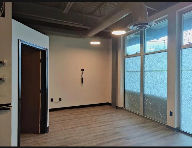 Dining area - 5200 Peachtree Rd