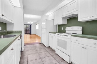 Building Photo - 900 SW 142nd Ave
