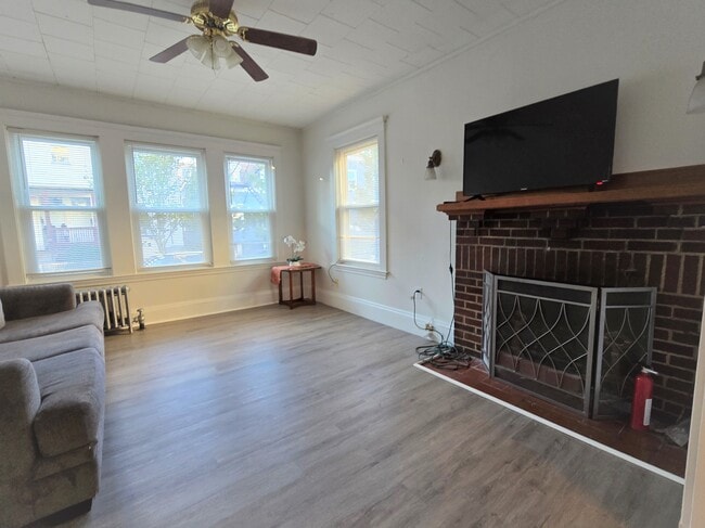 Building Photo - 63 Pinckney St